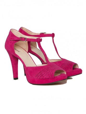 gannu_hot_pink_shoes